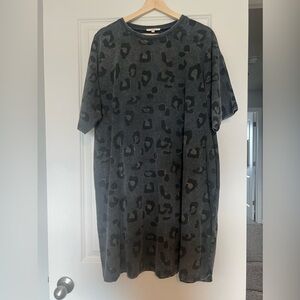 Easel T-shirt Dress, Size 1XL, worn once, like new